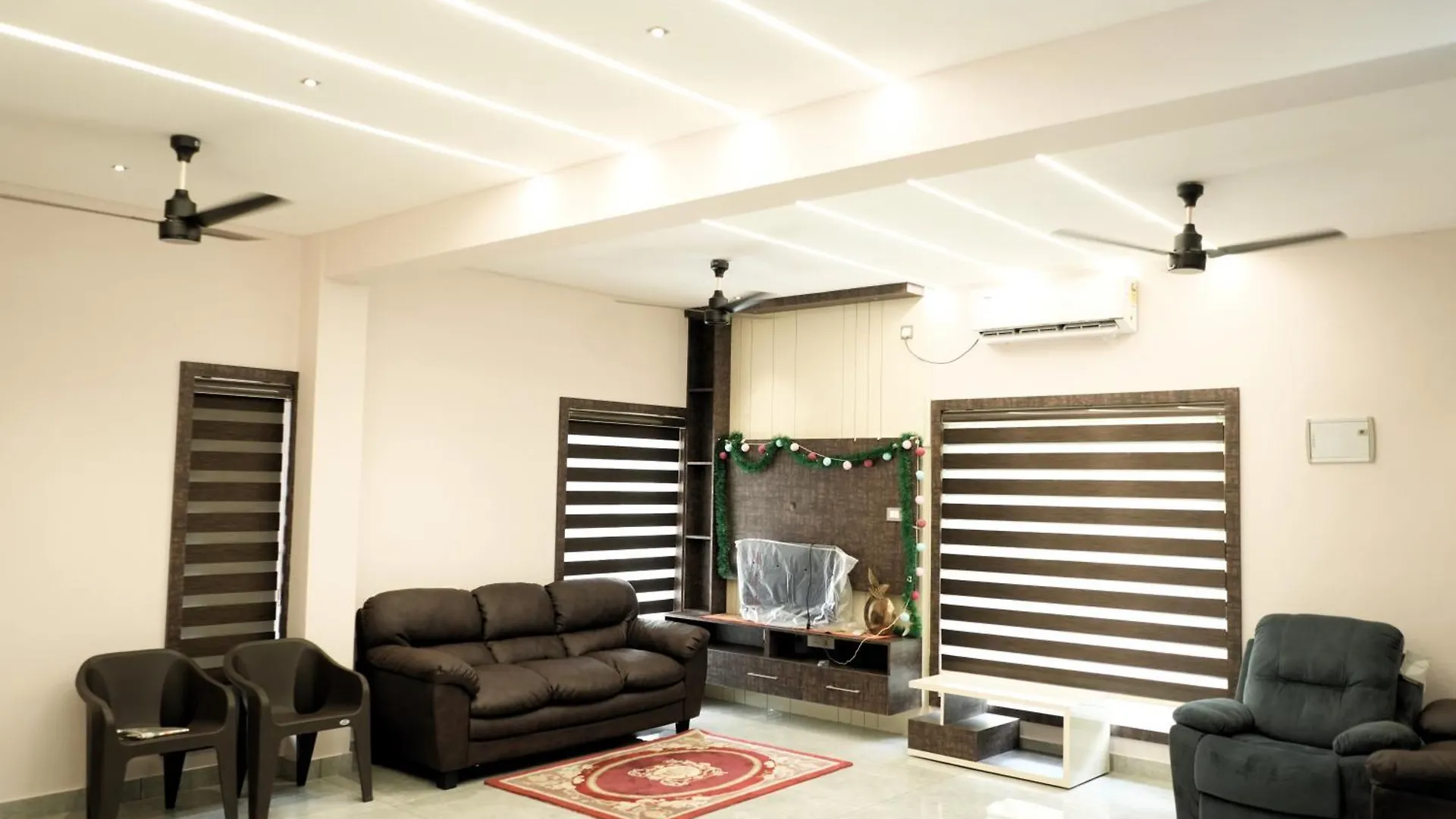 Casa Blu Villa And Event Space 팔라카드 홈스테이